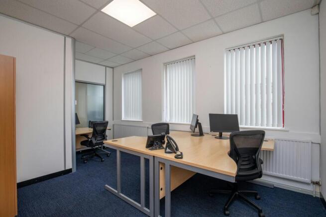 Office e                      (3-4 people).JPG