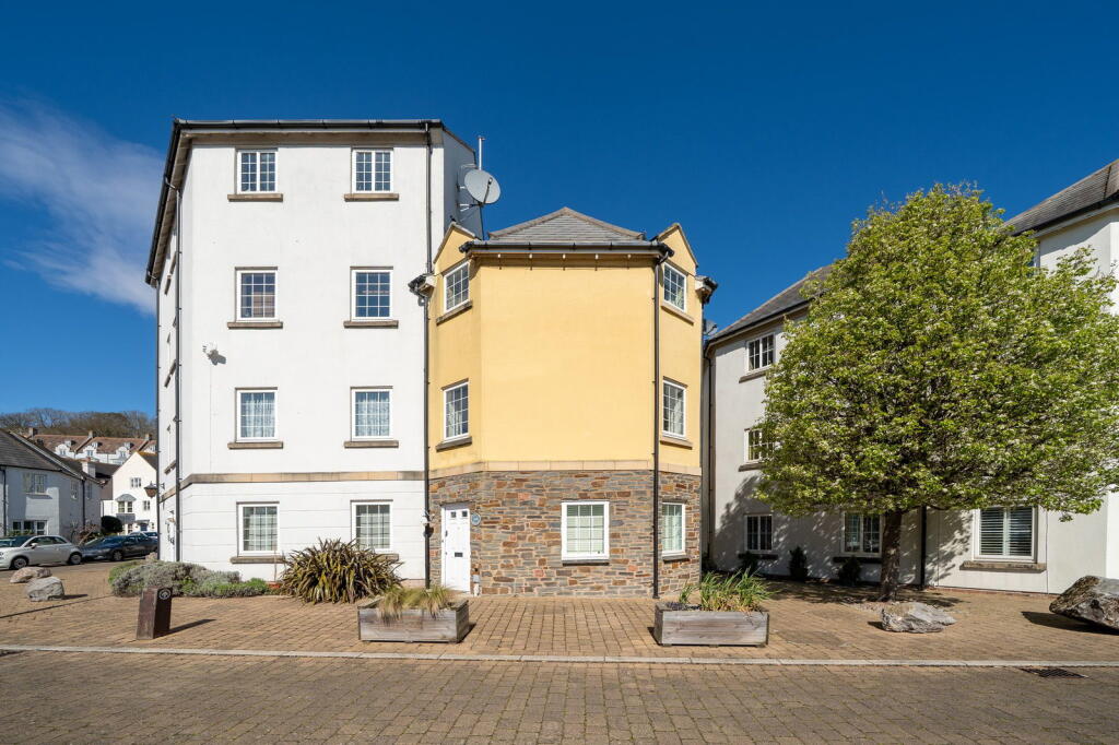 Main image of property: Eastcliff, Portishead, BS20 7AQ