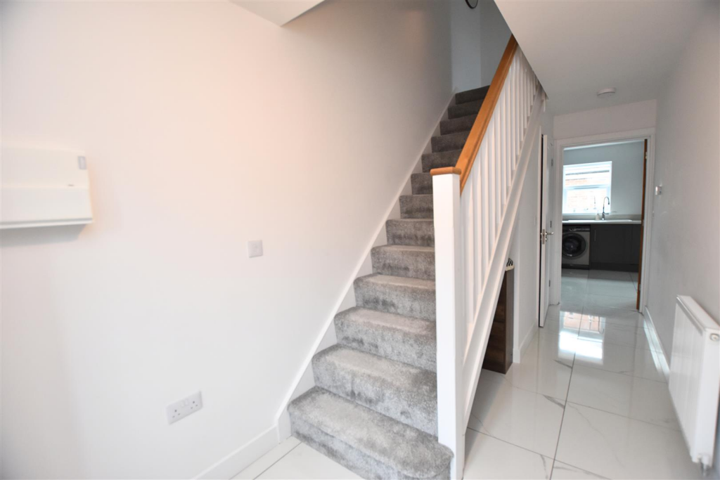 House in Grimsby, Waltham - More