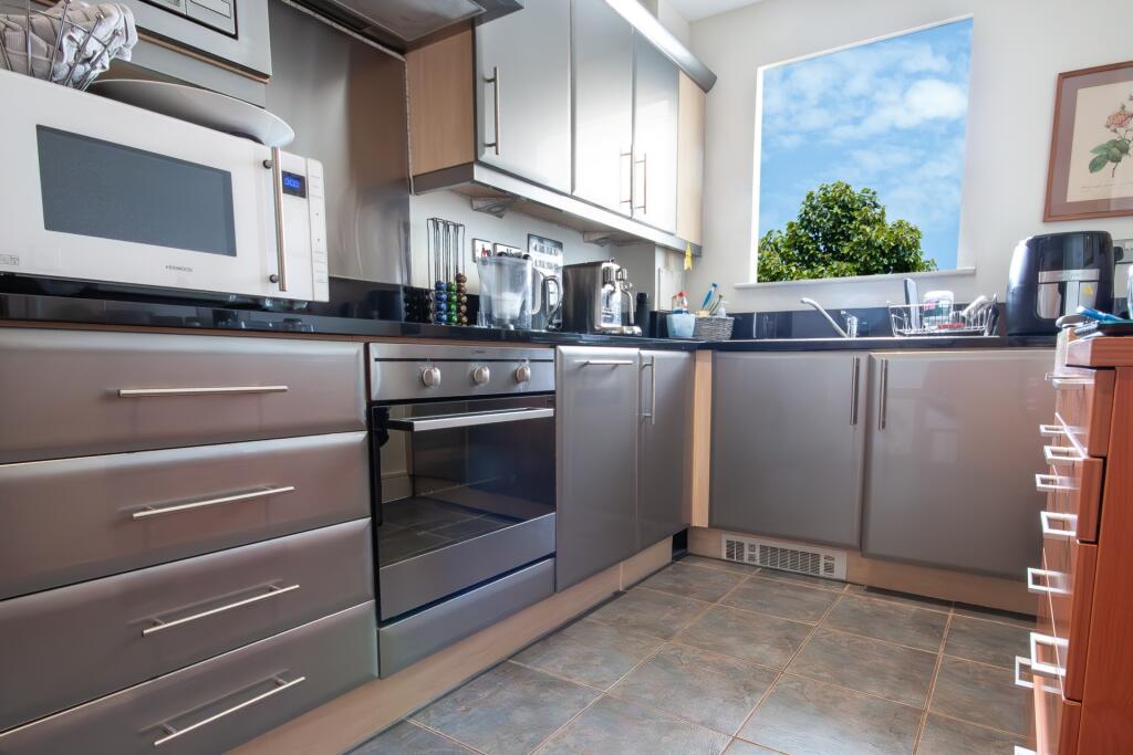 Llanvanor Road, Golders Green, NW2 - View 3
