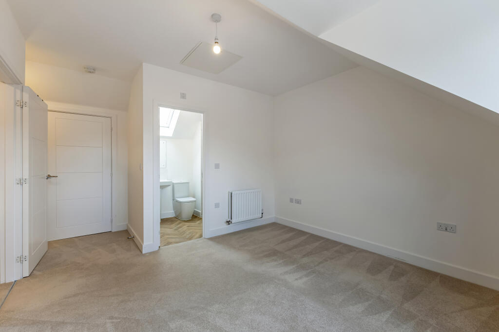 House in Crowthorne, Bracknell Forest - View 5