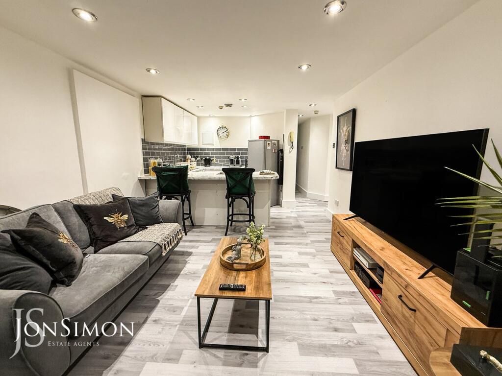 Apartment in Bury, Greater Manchester - View 5
