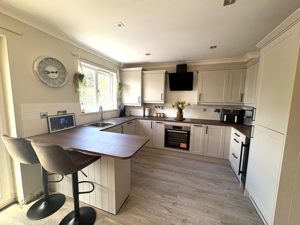 Woodmans Crescent, Honiton photo 3