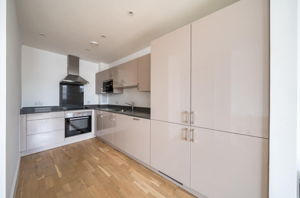 Apartment in Chelmsford - View 4