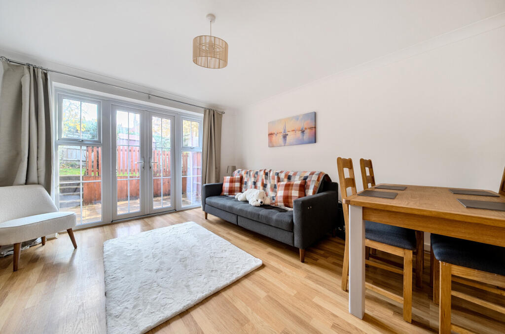 Morshead Drive, Binfield, Bracknell, Berkshire, RG42 photo 2