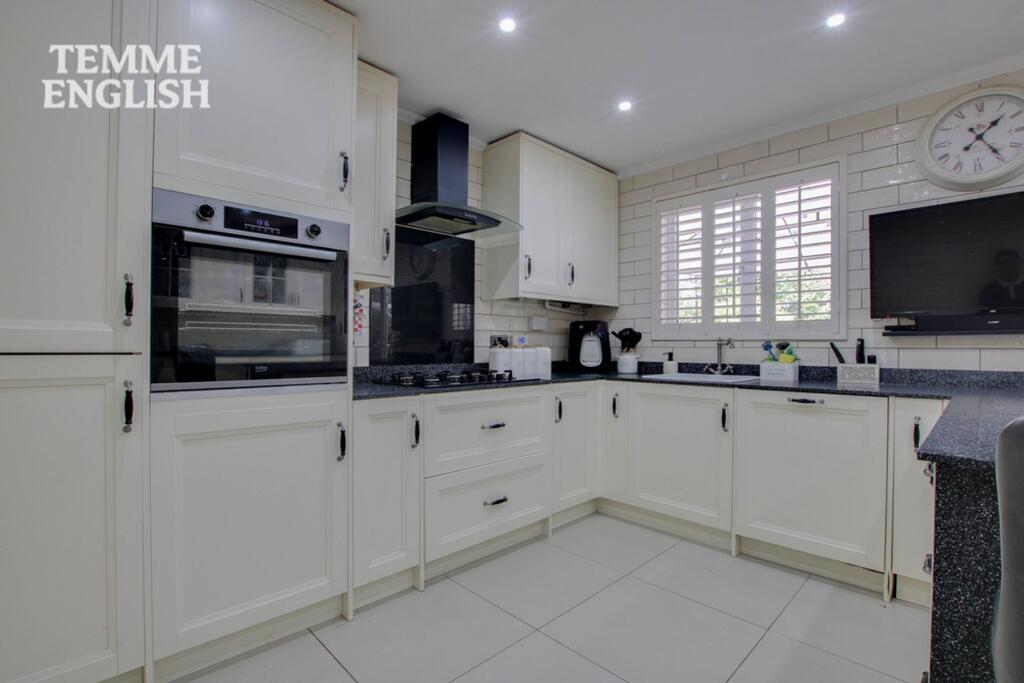 House in Southend-on-Sea - View 4