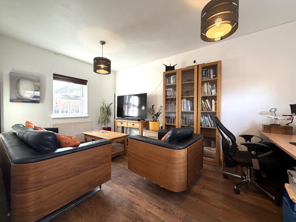 House in Blunsdon St Andrew, Taw Hill, Haydon Wick - View 4