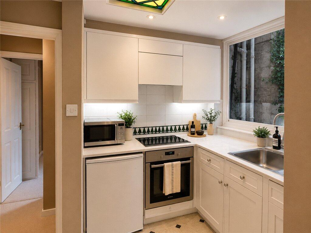 Apartment in London - View 5