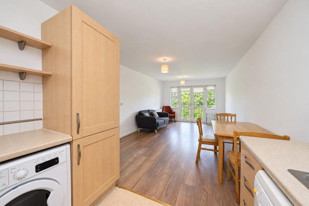 Apartment in Watford - View 5