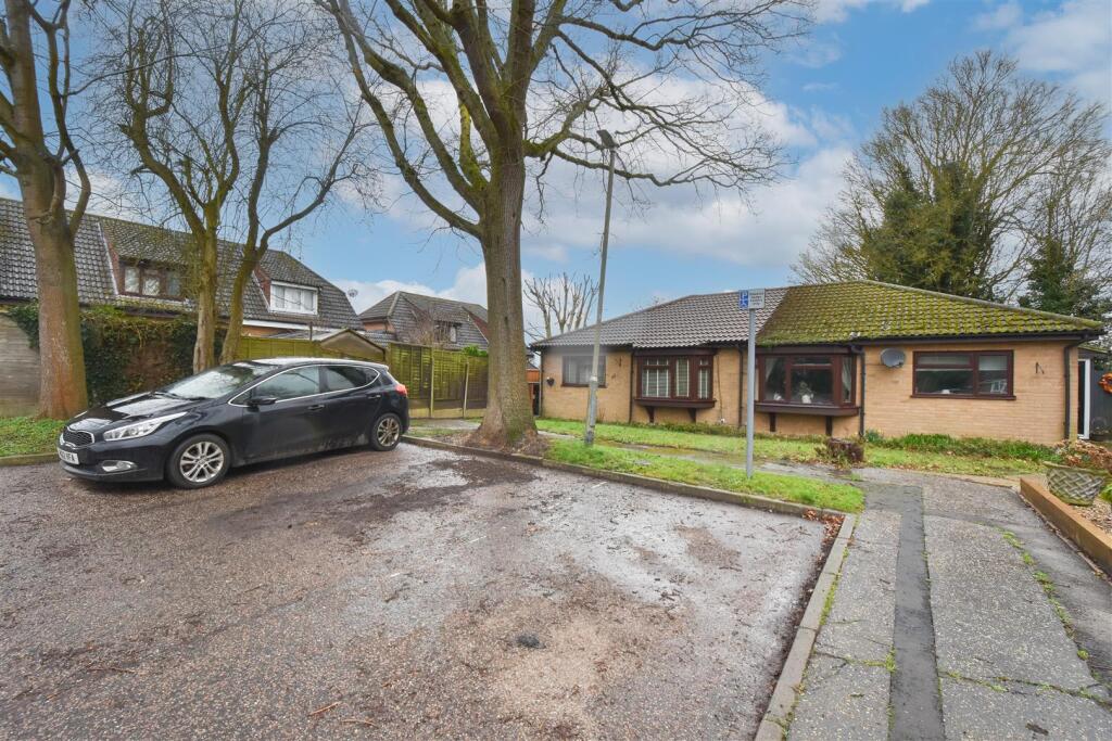 Main image of property: Spring Pond Meadow, Hook End, Brentwood