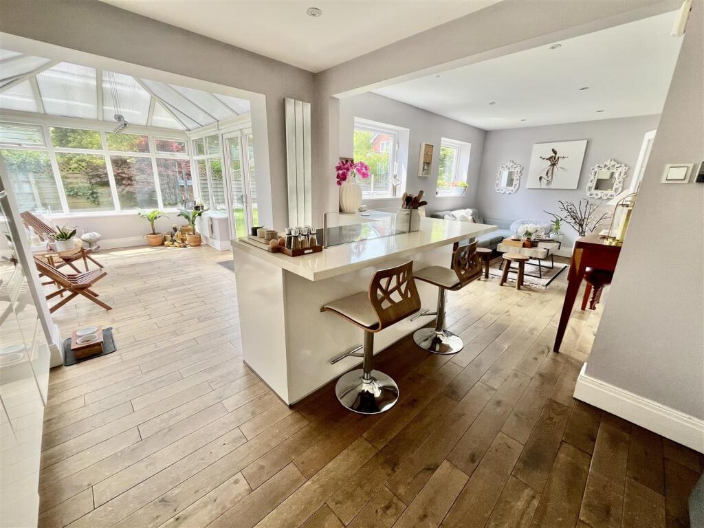 Cambridge Close, Sale photo 3