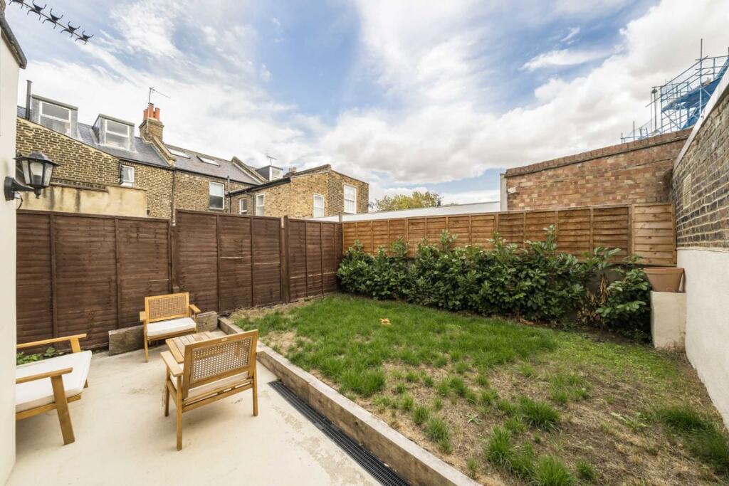 Apartment in London - View 5