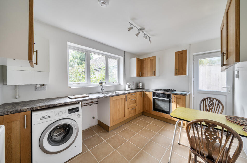 House in Oxford, Barton Road Flats, Headington - View 3