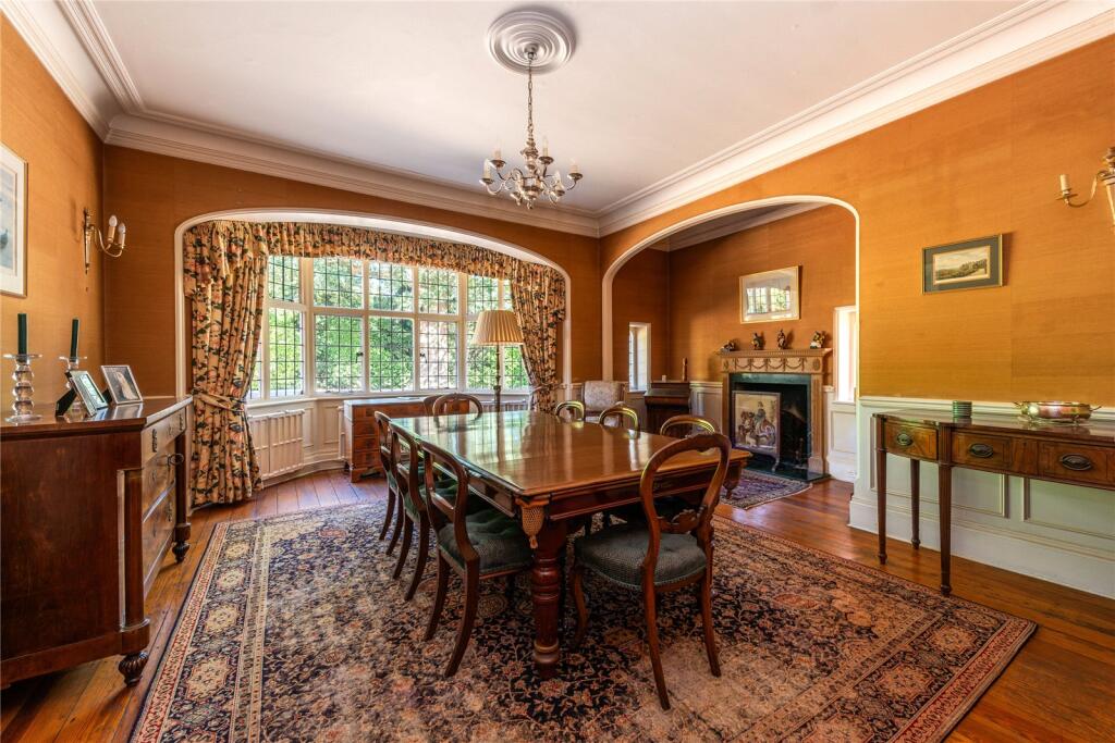 House in Mole Valley, Fetcham - View 2