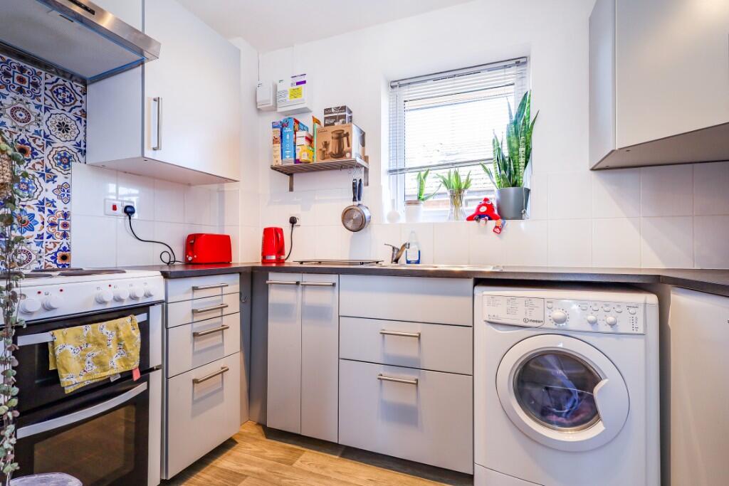 Linden Drive, Liss, Hampshire, GU33 photo 4