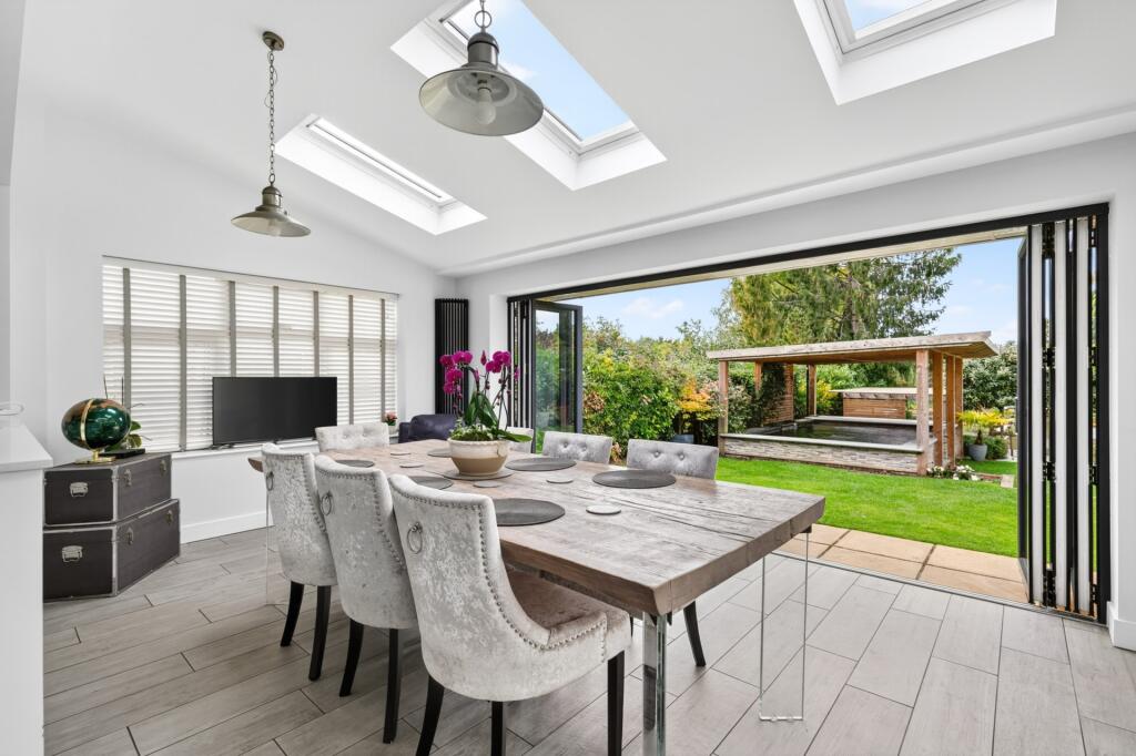 House in Bracknell - More