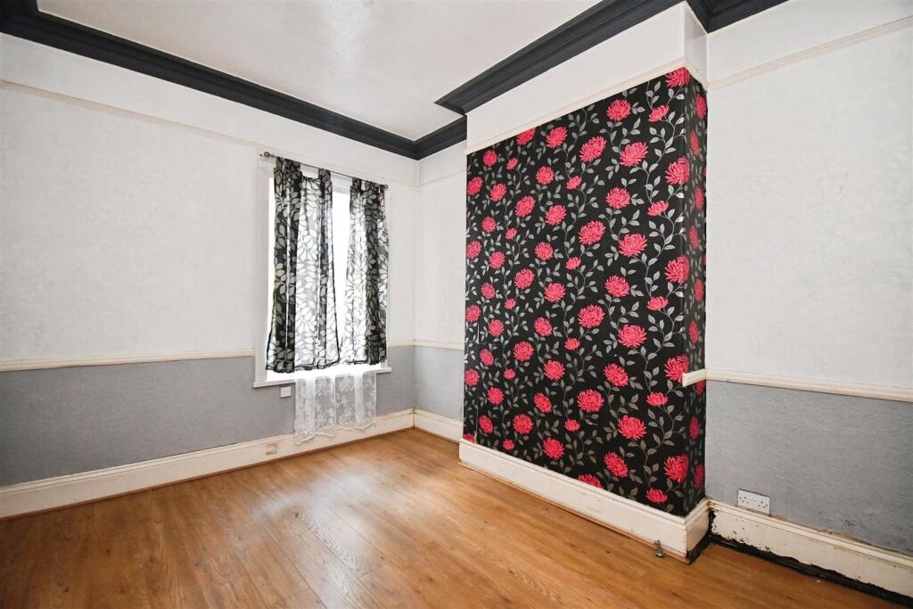 House in Hull - More
