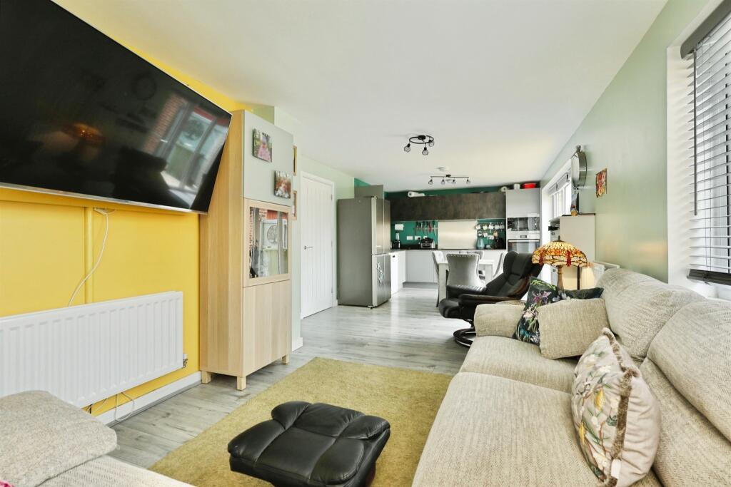 Foxglove Place, Carlton-In-Lindrick, Worksop photo 4
