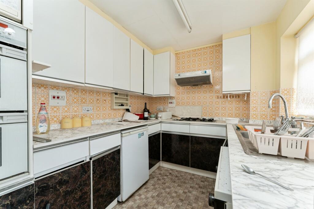 Montagu Square, Eynesbury, St. Neots photo 5