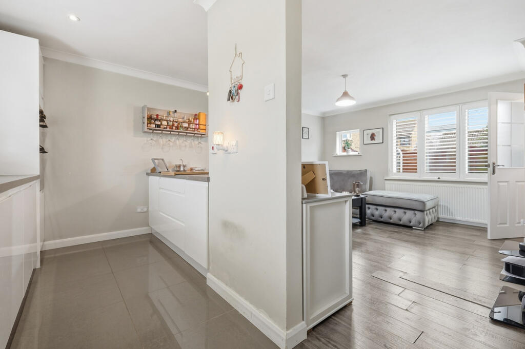 House in Basildon, Langdon Hills - View 5