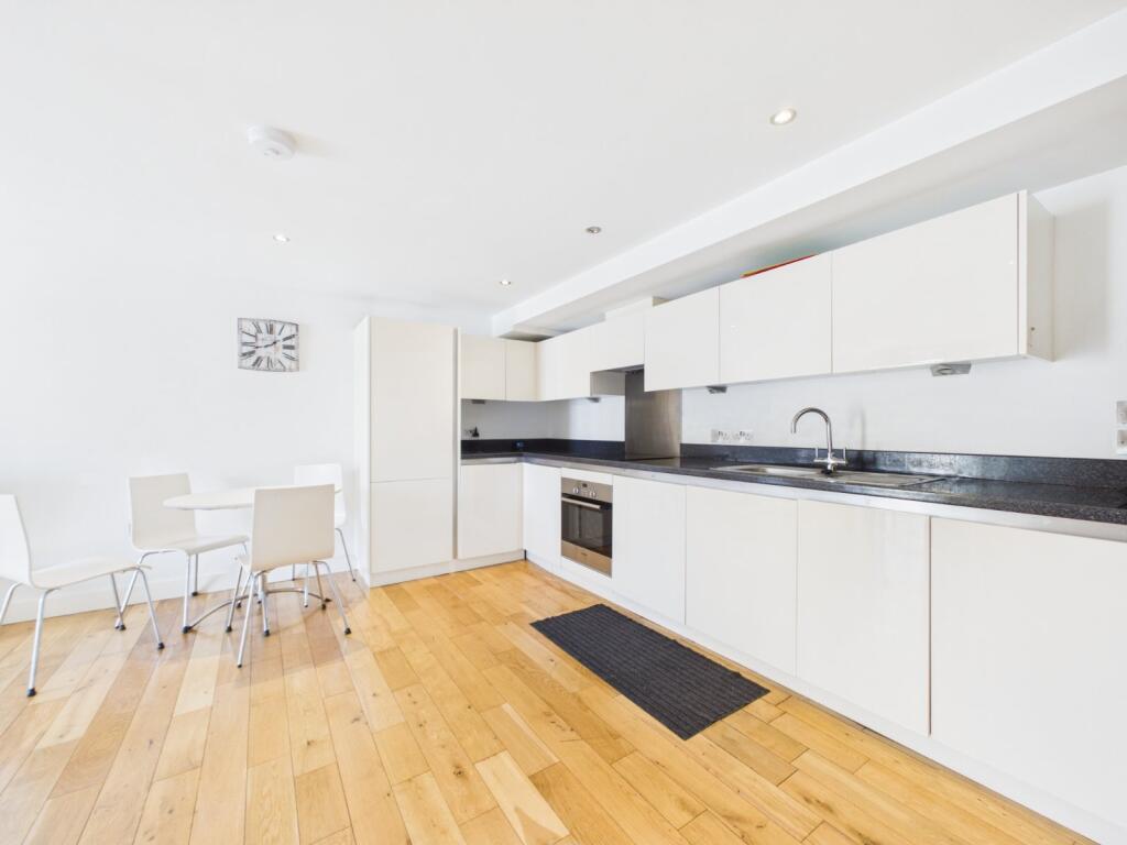 Apartment in Twickenham - View 4