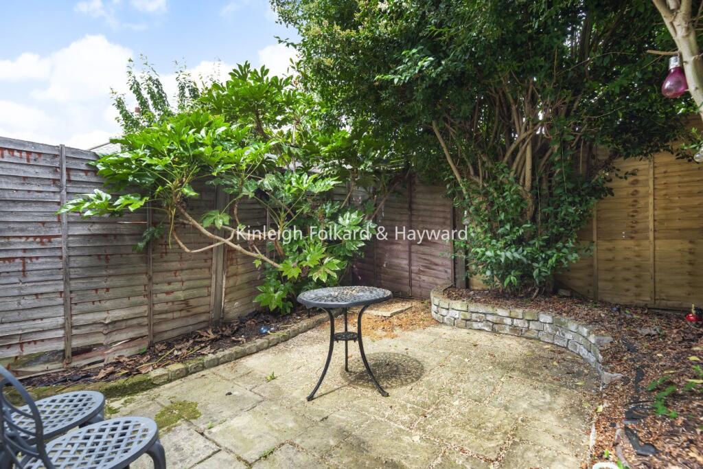 House in London, Upper Tooting, Summerstown - View 2