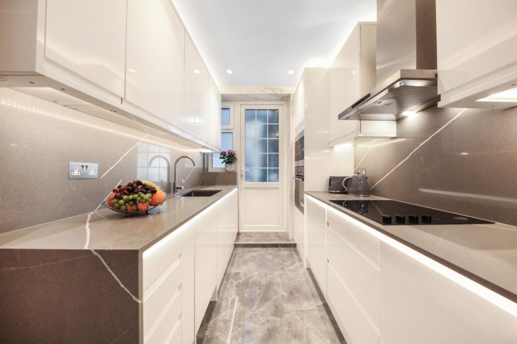Apartment in London, City of Westminster - View 5