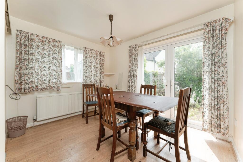 Montagu Square, Eynesbury, St. Neots photo 2