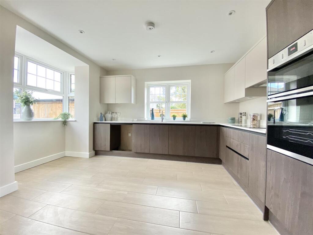Fairway View Close, Linden Road, West Parley, Ferndown photo 4