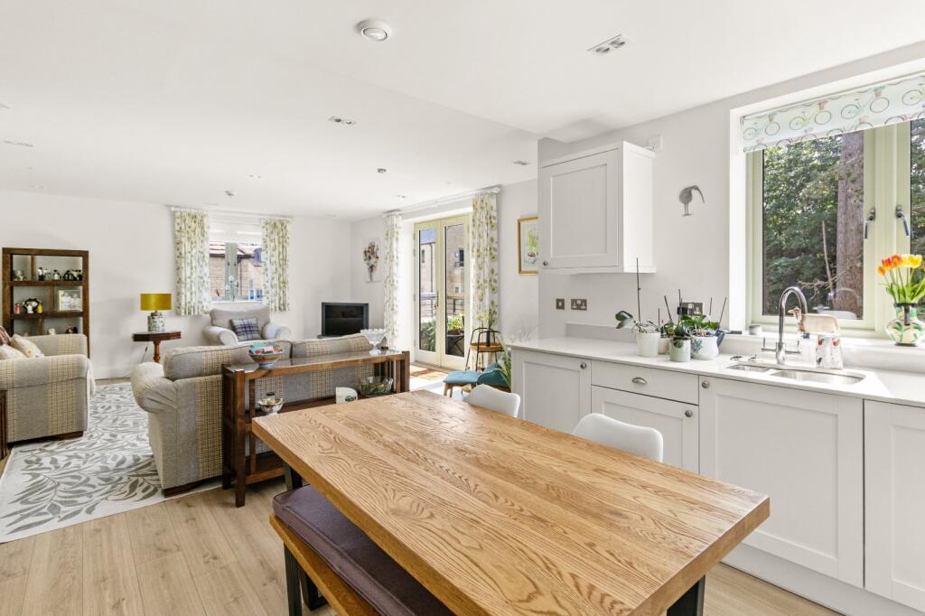 Apartment in Gloucester - View 5