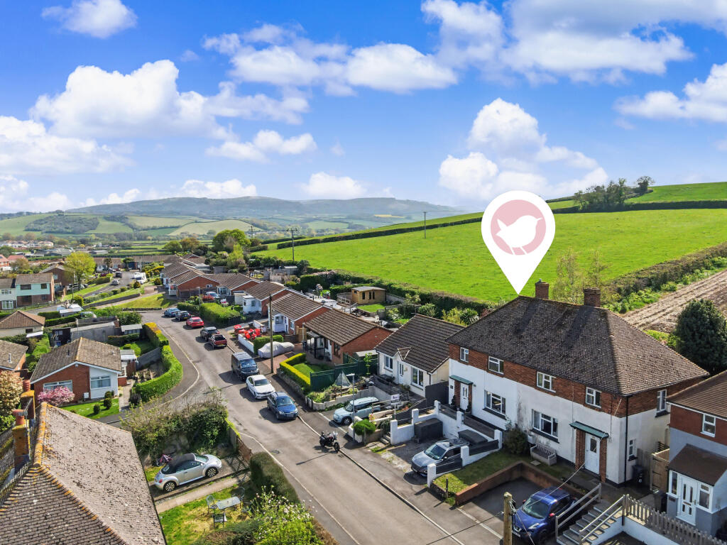 3-bed semi-detached on South facing garden and views over coast and countryside!, £270,000