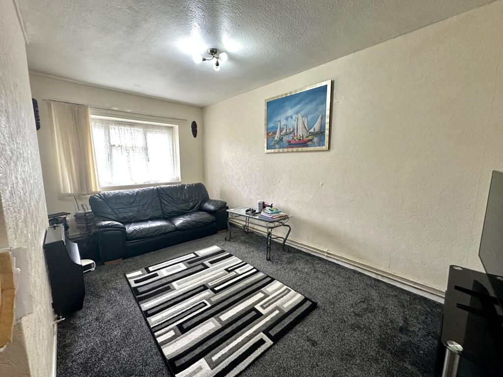 Apartment in Sandwell, West Midlands - View 4