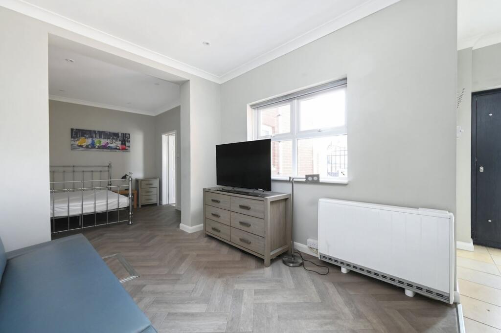 Apartment in Brighton - View 4