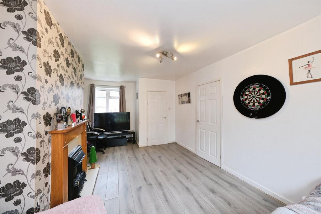 House in Chesterfield, Derbyshire - View 3