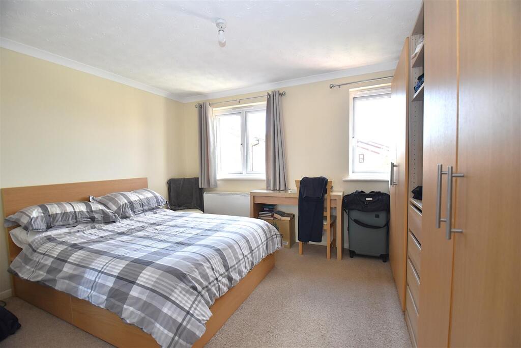 Sandon Close, Rochford photo 3