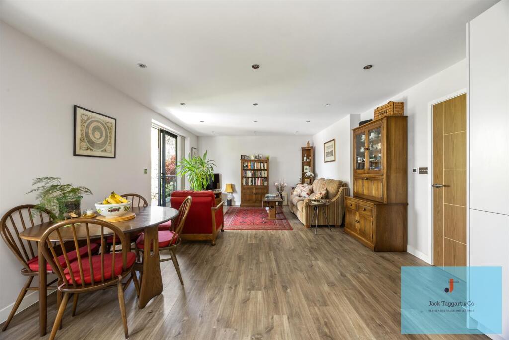 Goldstone Crescent, Hove photo 4