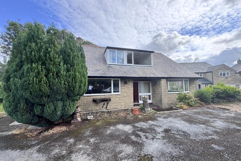 Main image of property: Chapel-En-Le-Frith, High Peak