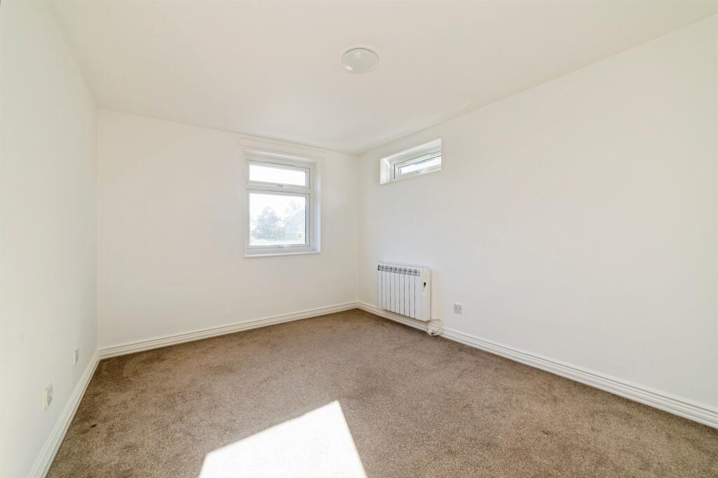 Apartment in Welwyn Hatfield, Hertfordshire - More