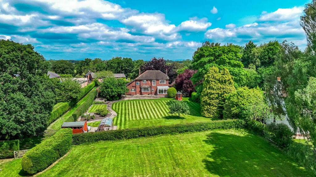 Adlington Road, Wilmslow, Cheshire, SK9 photo 2