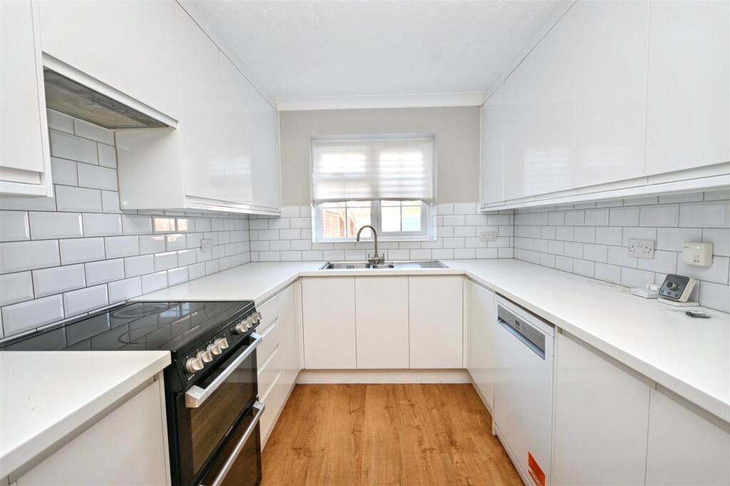Dittons Road, Eastbourne photo 3