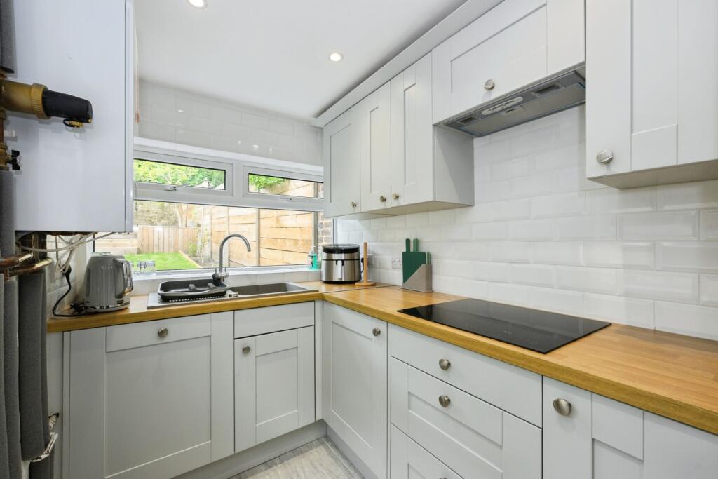 House in Reigate and Banstead, Reffles Bridge, Earlswood - View 4