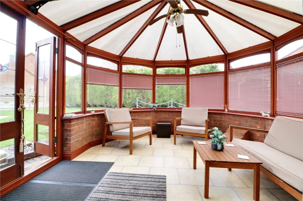Isle Close, Crowle, DN17 photo 4