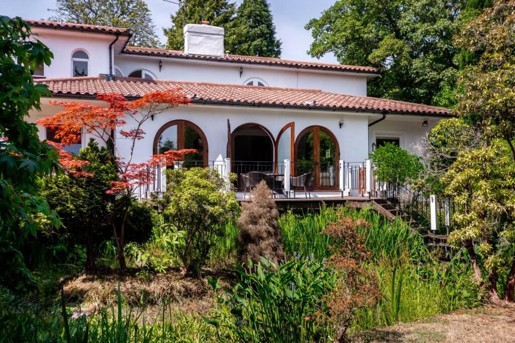 House in London, Totteridge - View 2