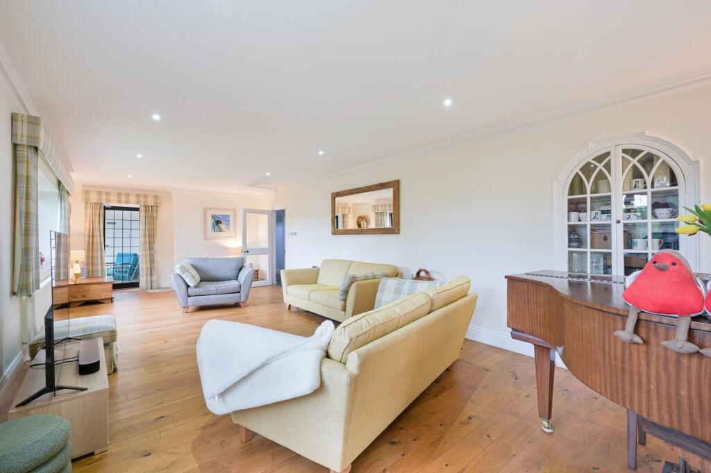 House in Reigate and Banstead, Chipstead - View 5