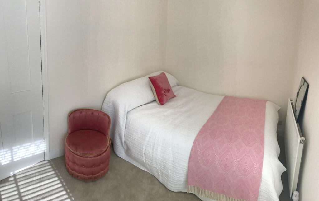 House in Cardiff, Grangetown - More