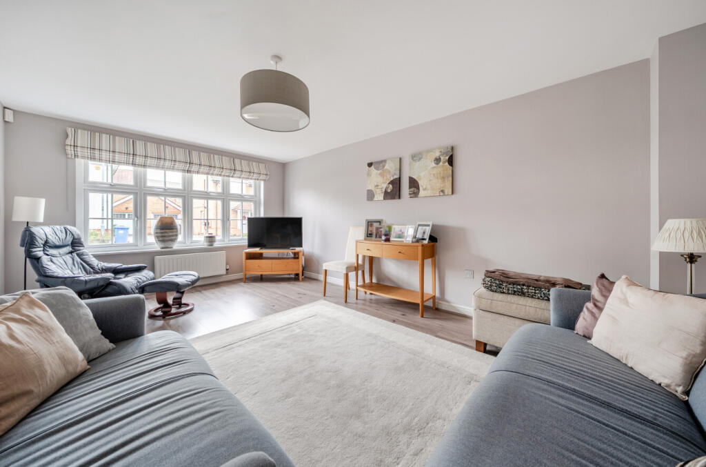 House in Bracknell - More