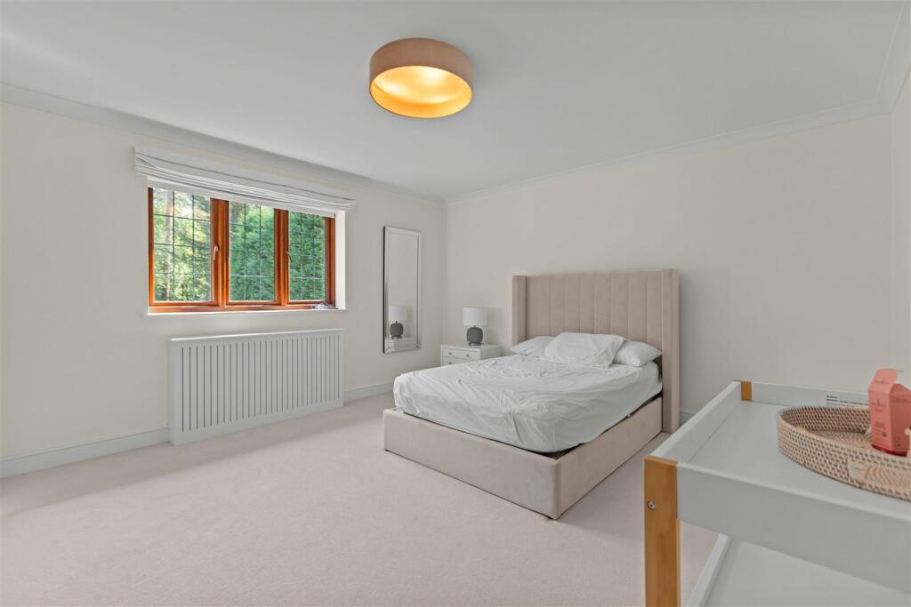 House in Slough - View 5