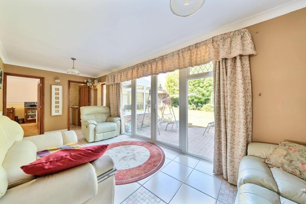 Midsummer Hill, Kennington, Ashford TN24 photo 3