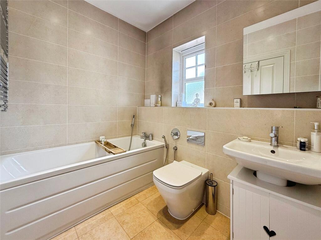 Saddlers Mews, Ascot, Berkshire, SL5 - More