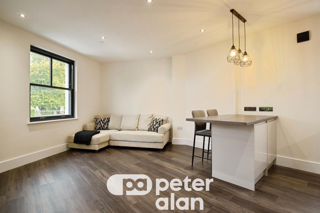 Apartment in Newport, St. Woolos, Stow Hill - View 5